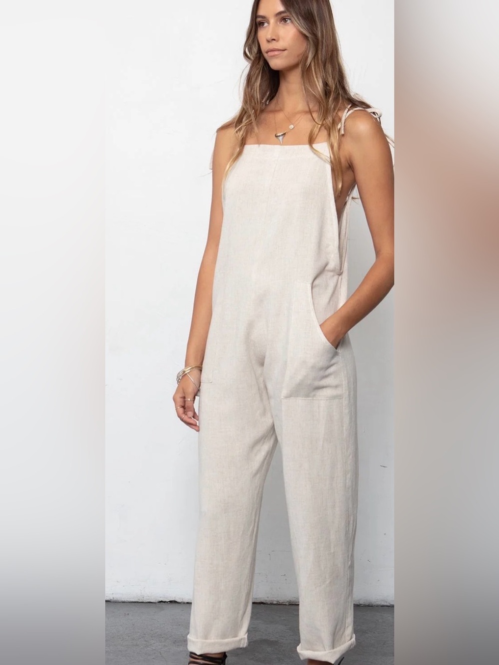 Stillwater Some Beachy jumpsuit. Tie-Shoulder Beige Linen-Blend